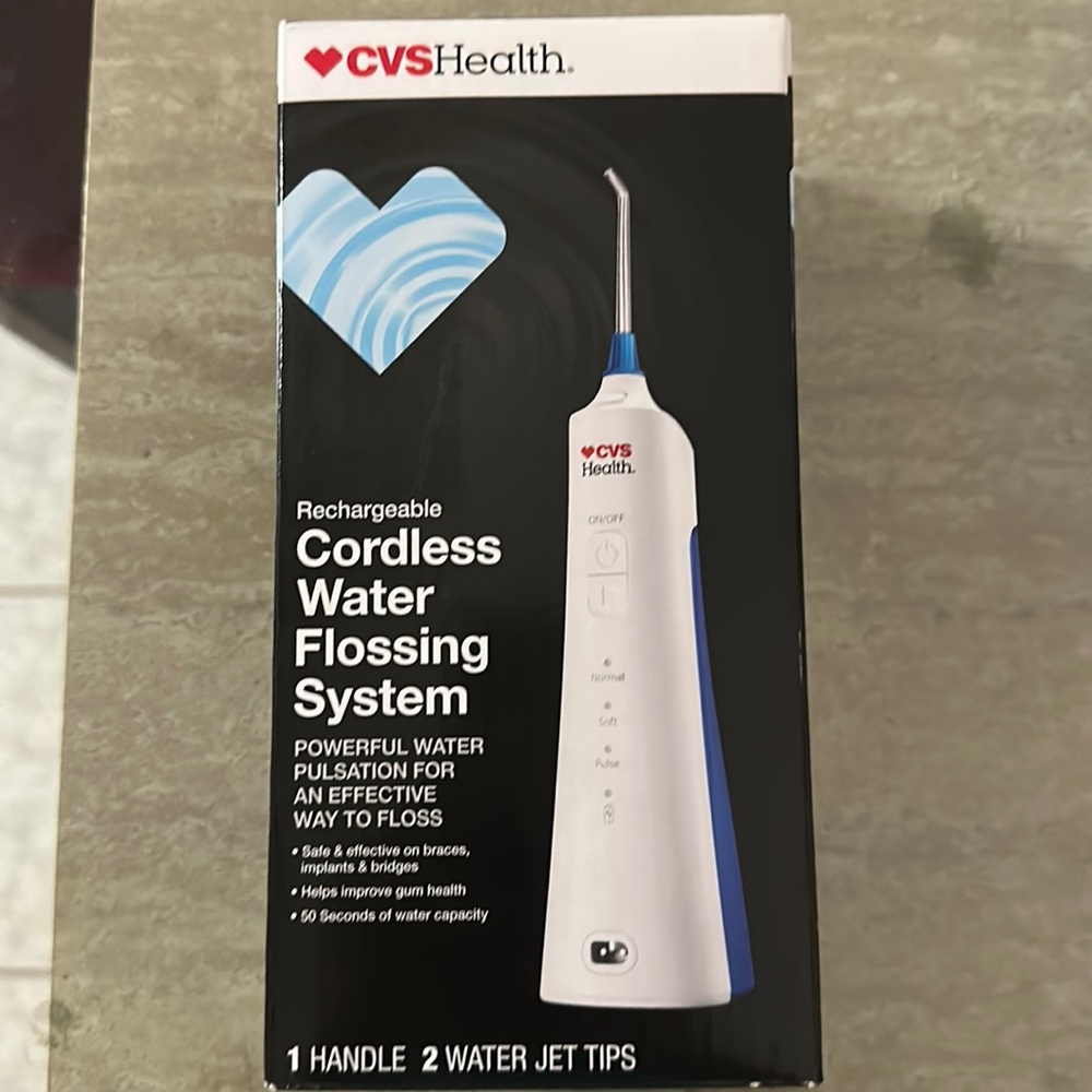 Cordless water flossing system